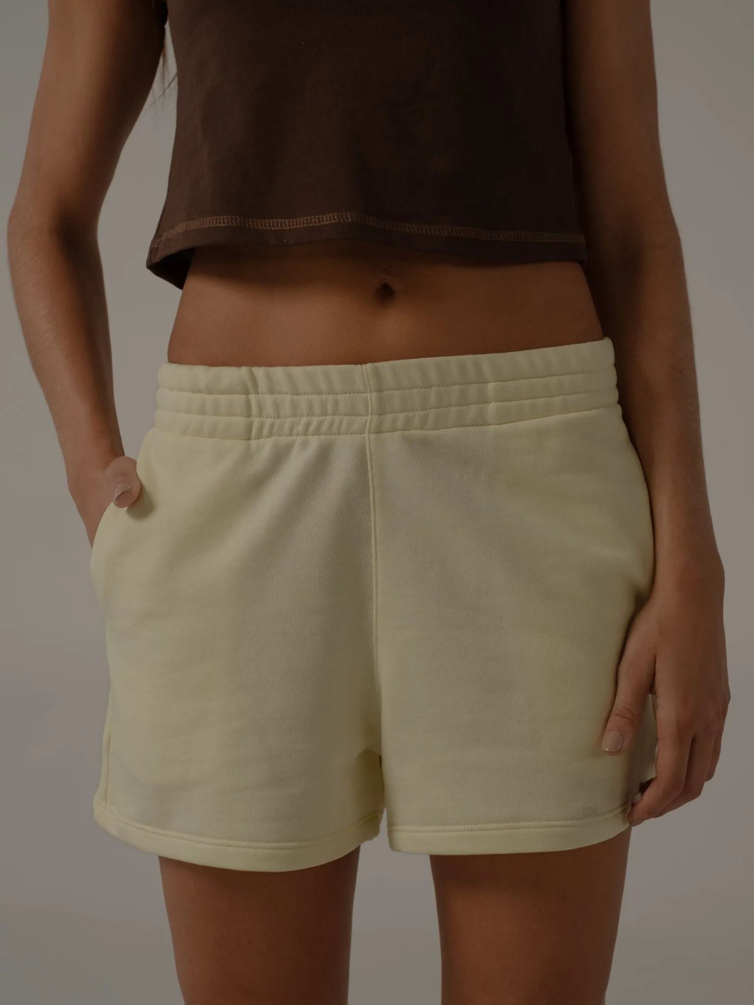 BOXY SPORTY SHORT  - CREAMY
