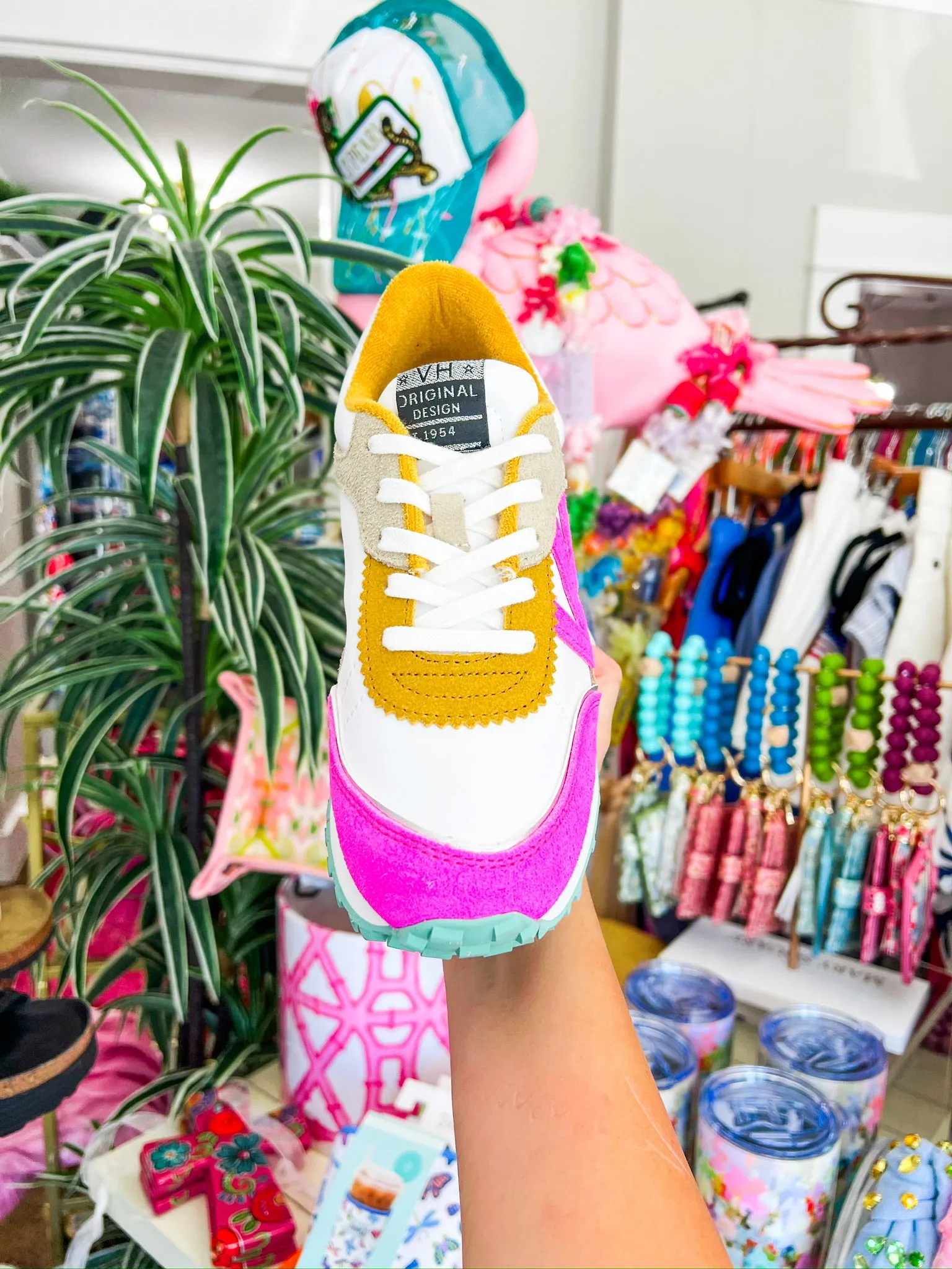 Cosmic 9 Sneaker - Cream/Hot Pink/Teal