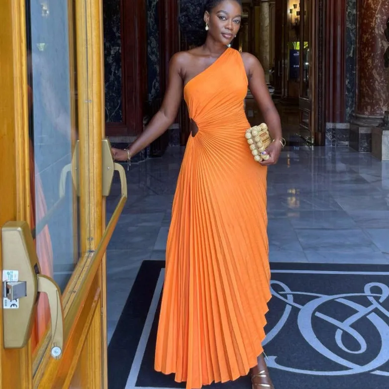 Diagonal Sleeveless Pleated Dress