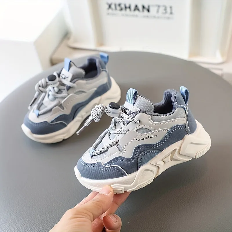 Nova Maverick Sneakers