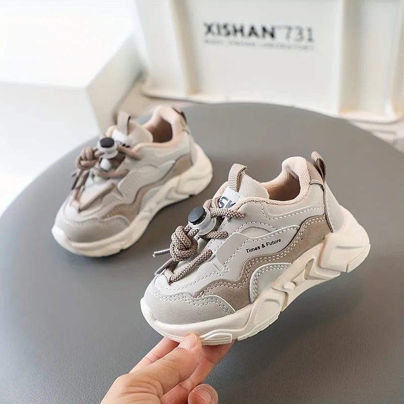 Nova Maverick Sneakers