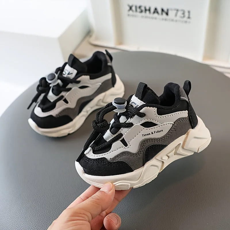 Nova Maverick Sneakers