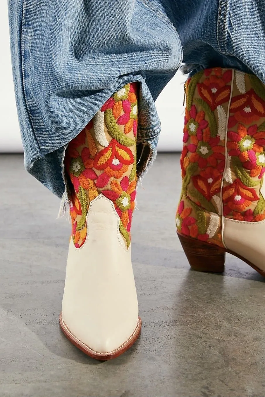 SELINA EMBROIDERED WESTERN BOOTS ( VINTAGE PINK)