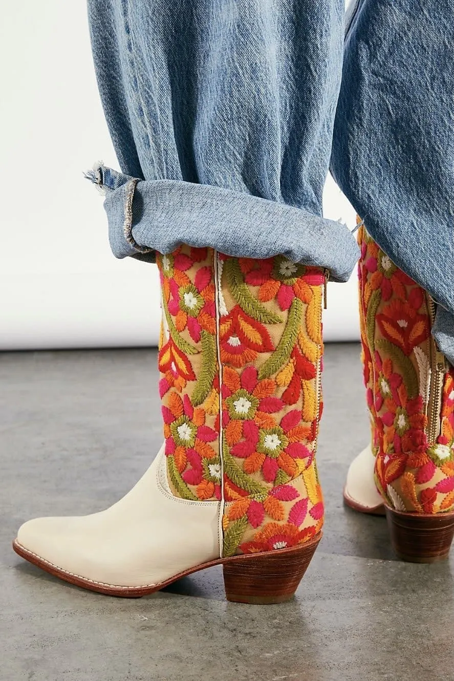 SELINA EMBROIDERED WESTERN BOOTS ( VINTAGE PINK)