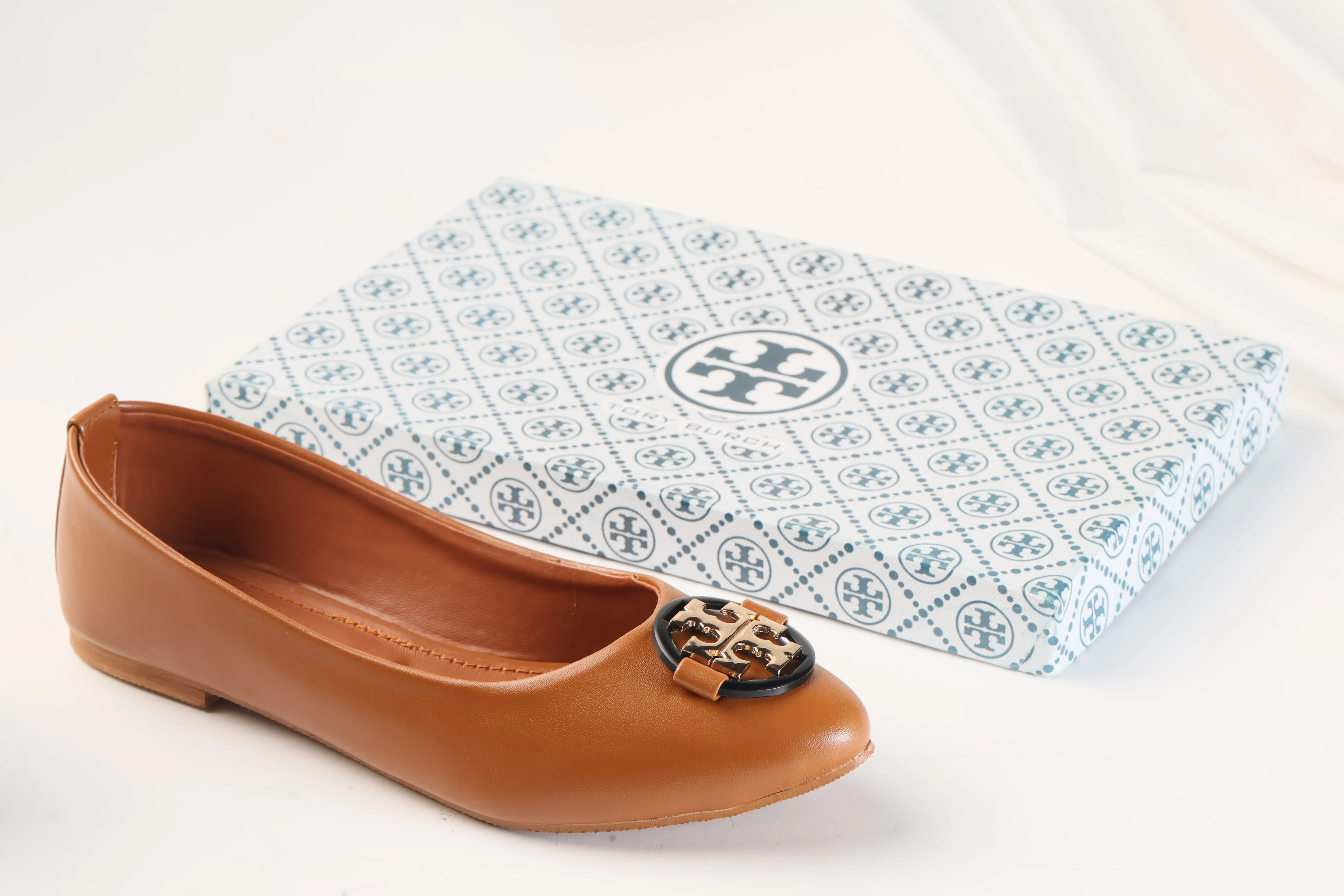 TORY BURCH CLAIRE BALLET FLAT PUMPS - BROWN