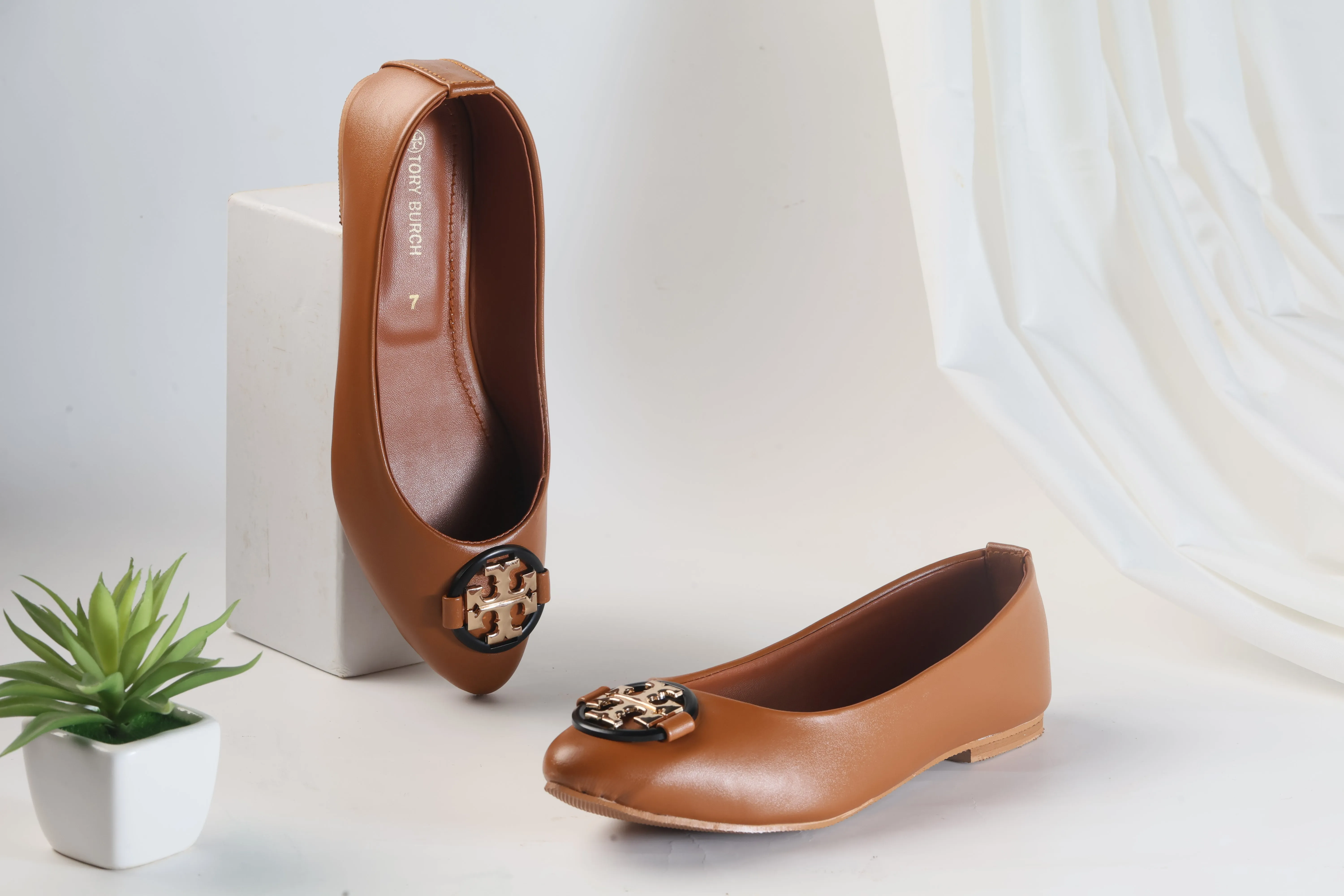TORY BURCH CLAIRE BALLET FLAT PUMPS - BROWN