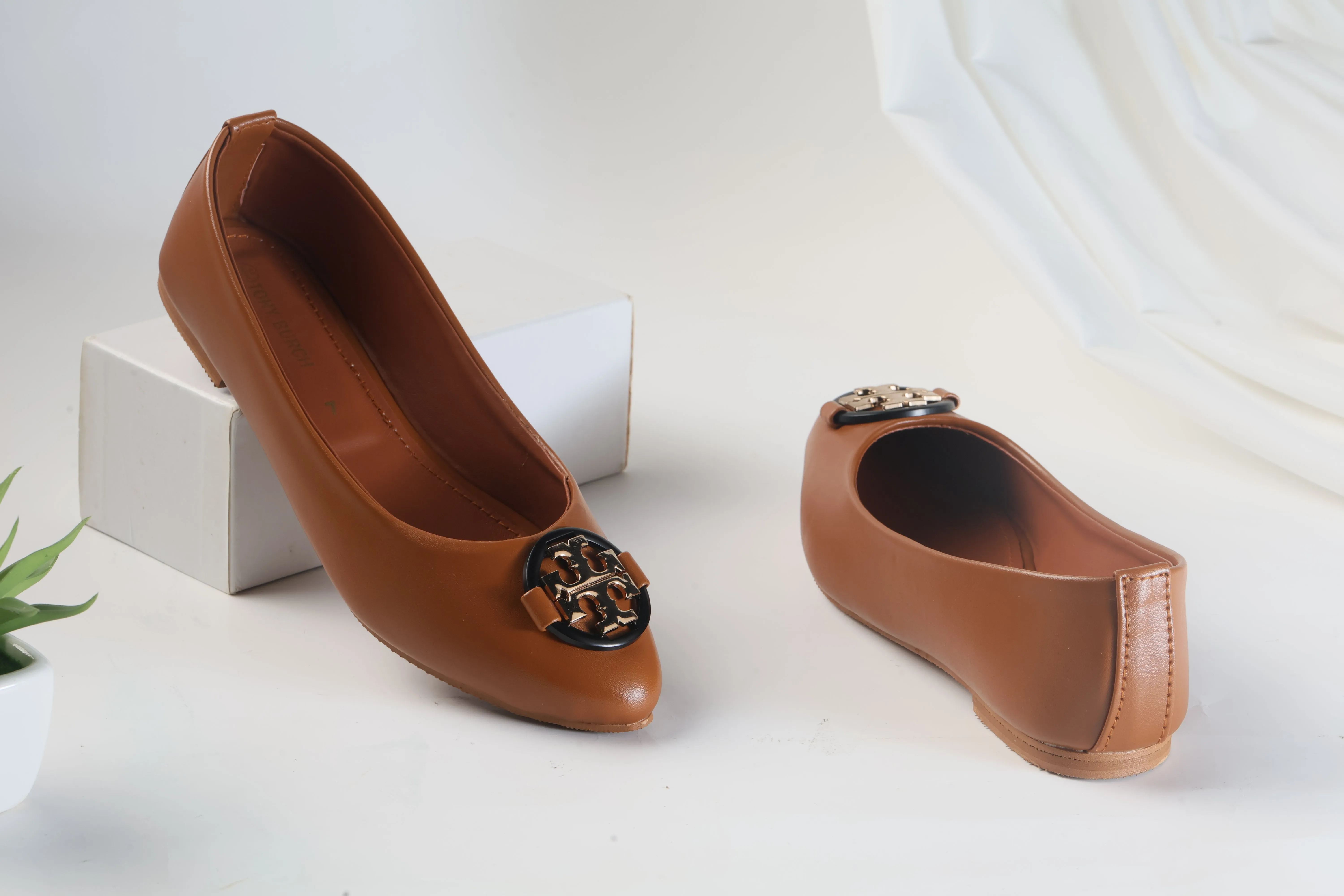 TORY BURCH CLAIRE BALLET FLAT PUMPS - BROWN