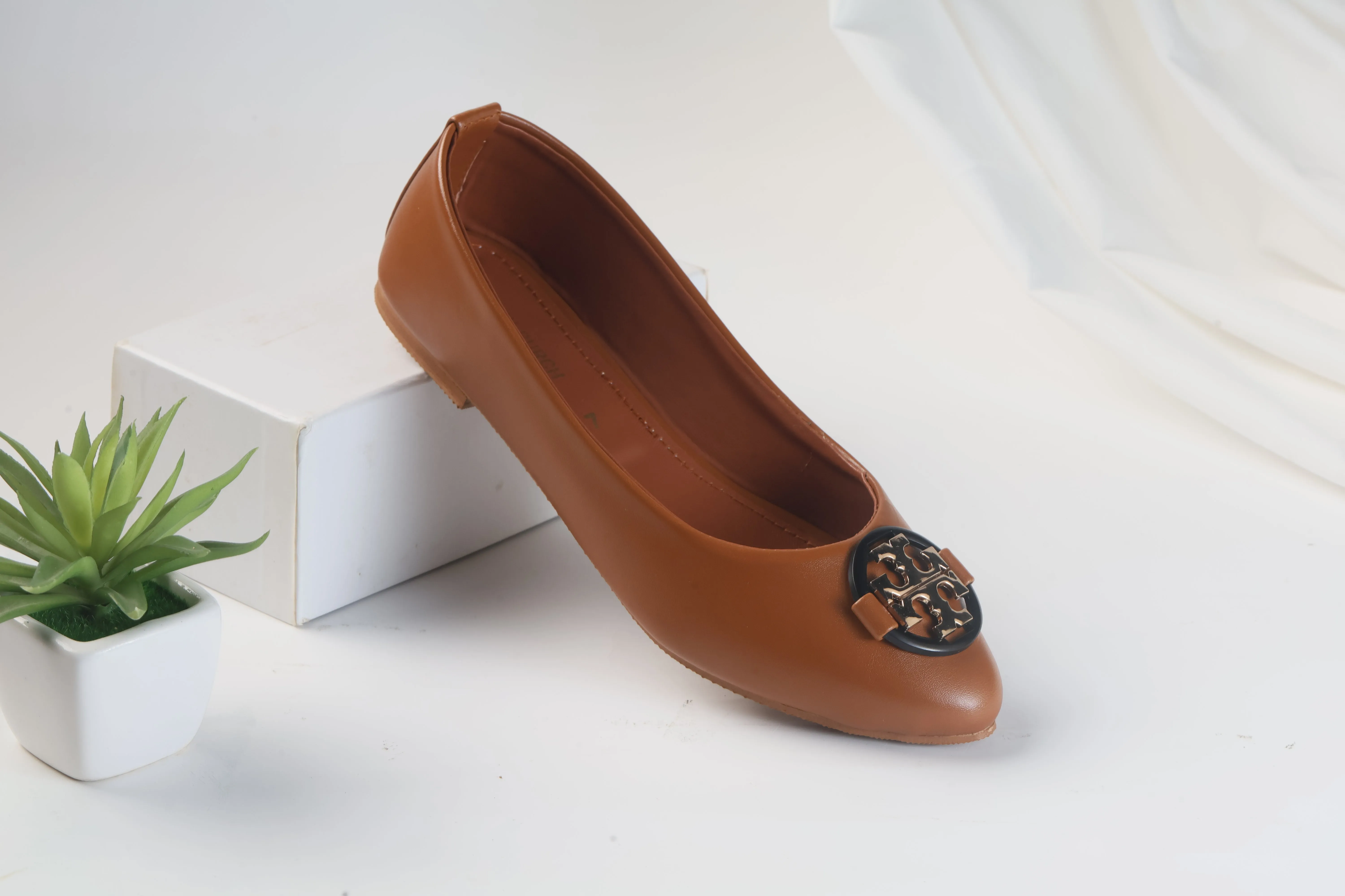 TORY BURCH CLAIRE BALLET FLAT PUMPS - BROWN